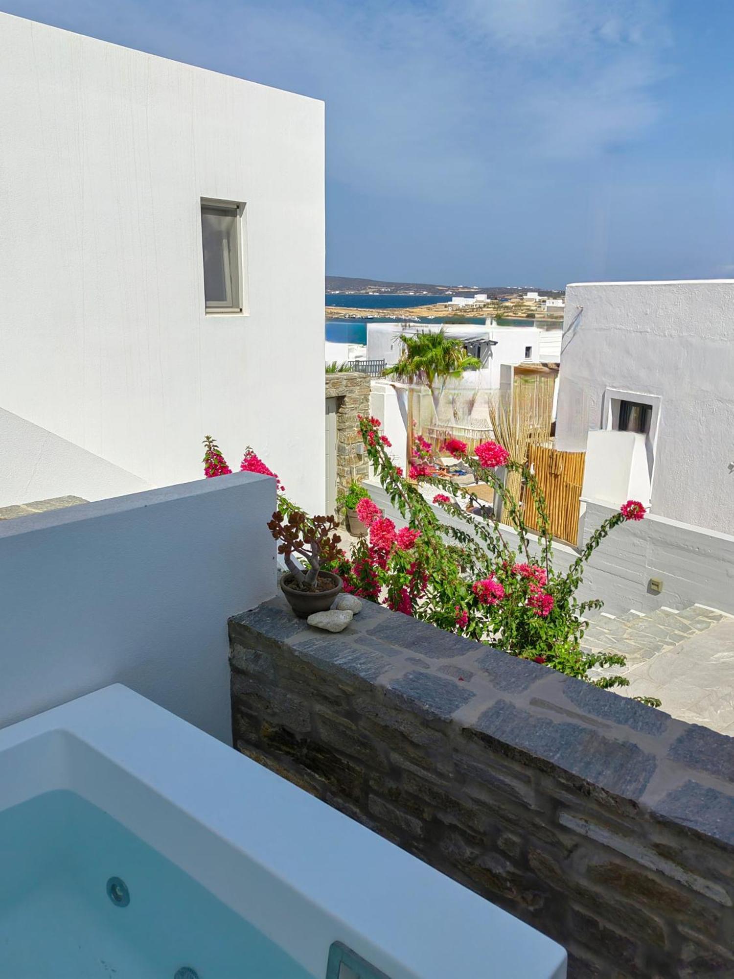 Angels Pillow Luxury Boutique Residence - Adults Only Náousa Quarto foto